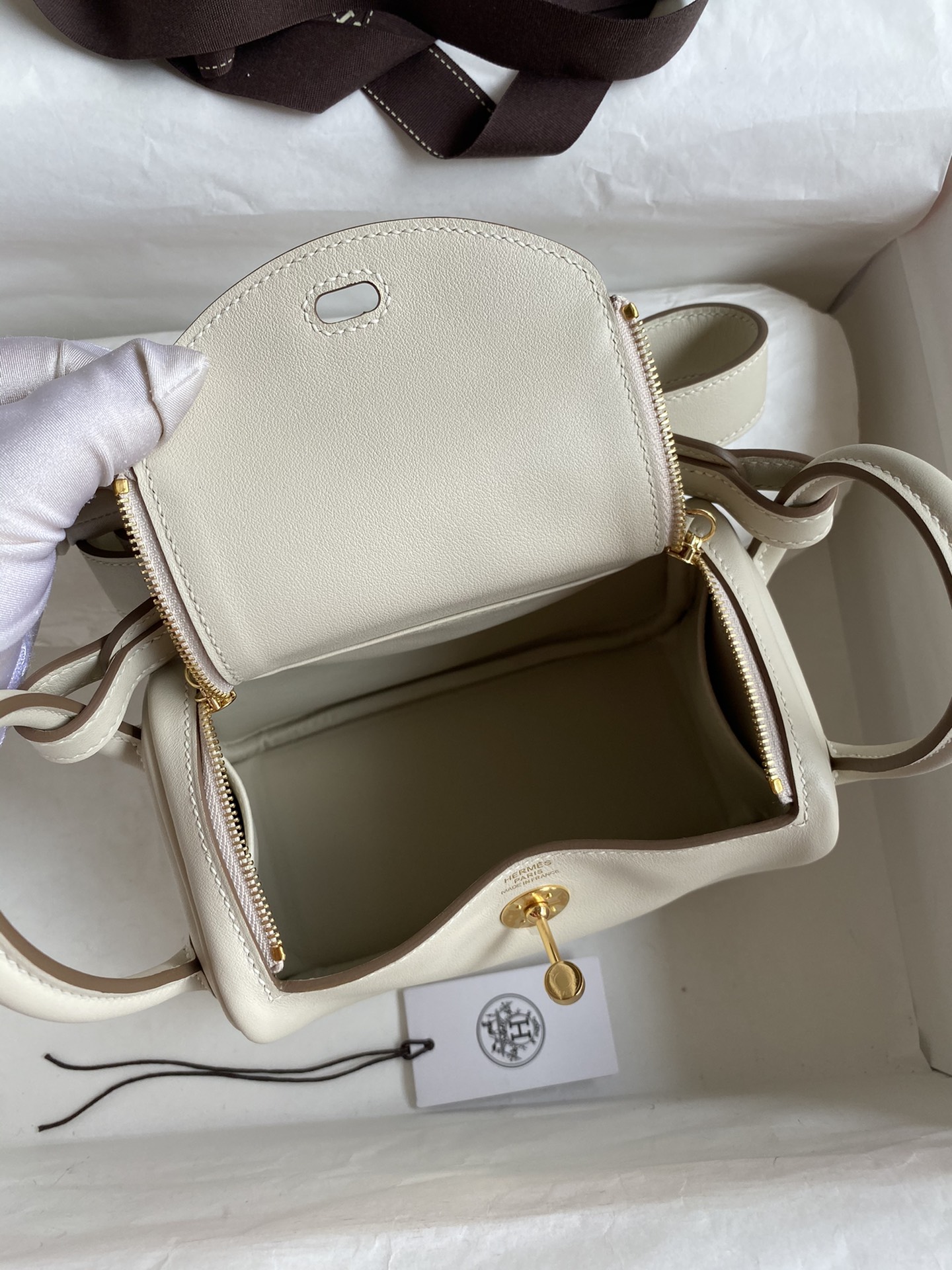 Hermes Lindy 26cm Handbag Shoulder Bag In White Swift Leather